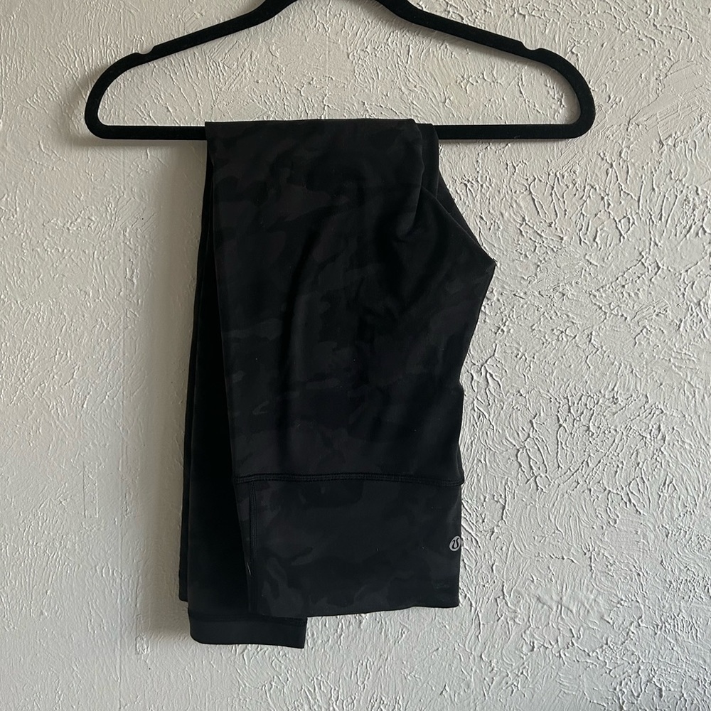 Black camo Lululemon leggings!!!